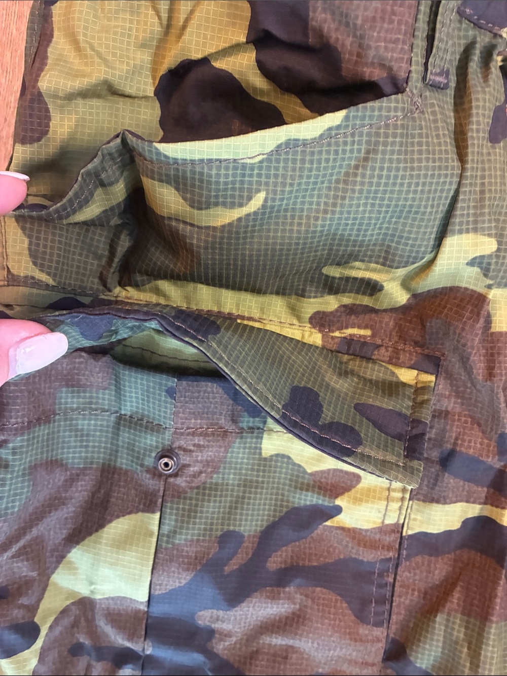 DSQUARED2 Men's Green Camouflage Cargo Pants with Orange Zip Pull - Picture 4 of 10